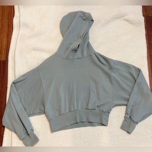 Aritzia women hoodie size M